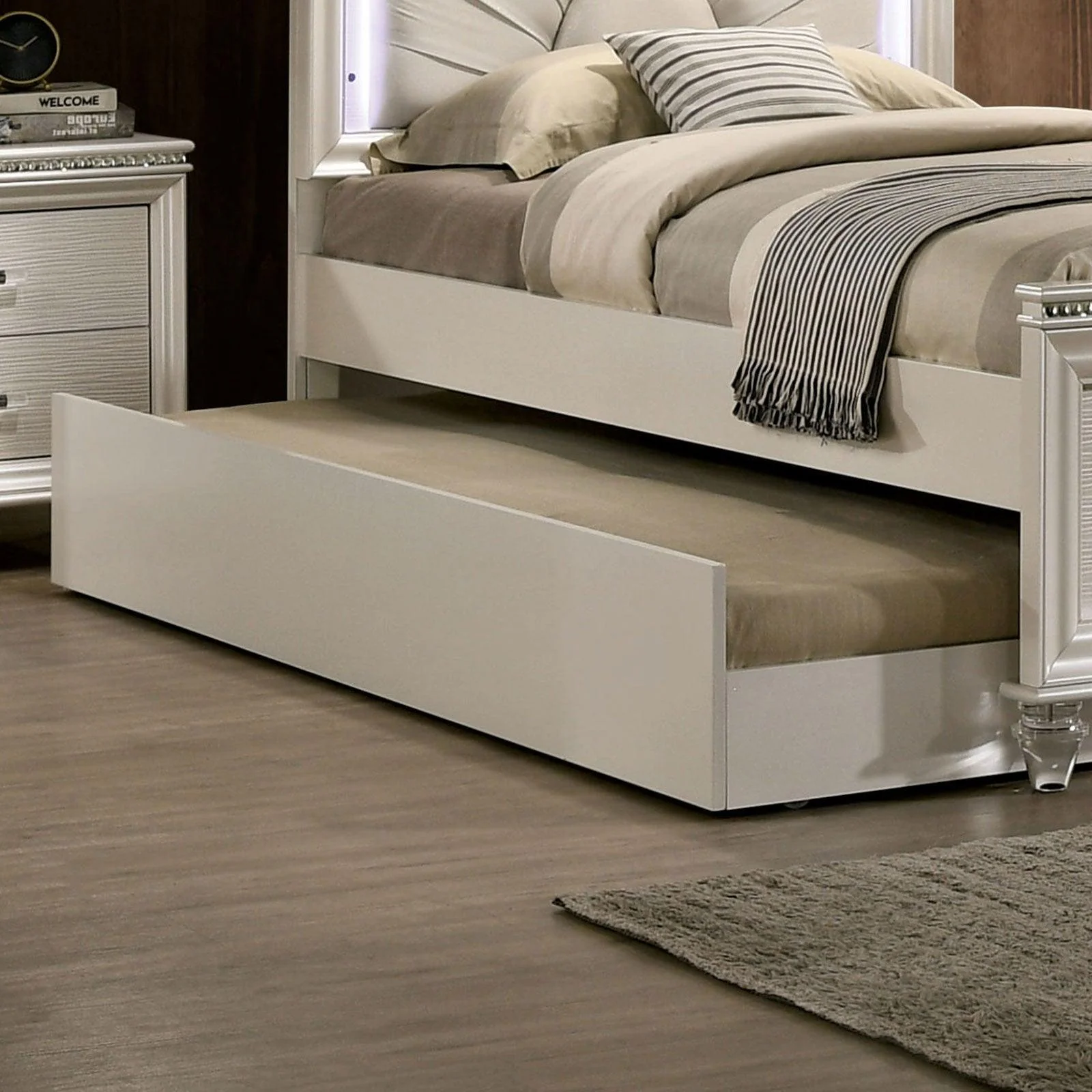 Allie Pearl White Twin Bed - Image 3