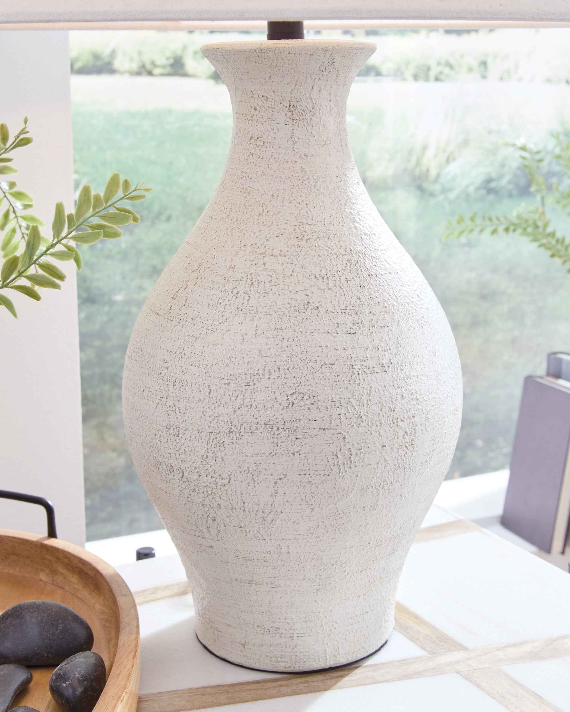 Ashbend Antique White Table Lamp - Image 3