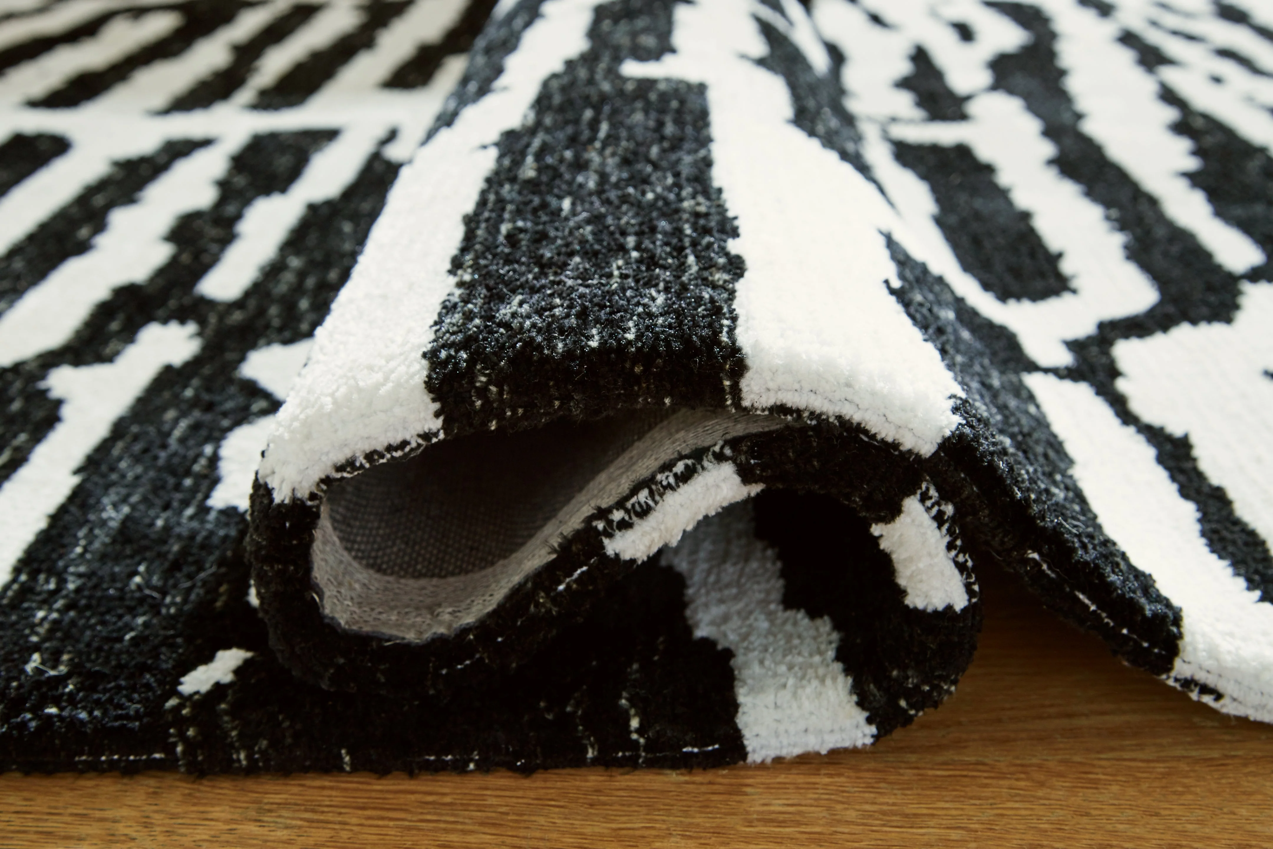 Bramshaw Black/Ivory Extra Large Rug - Image 4