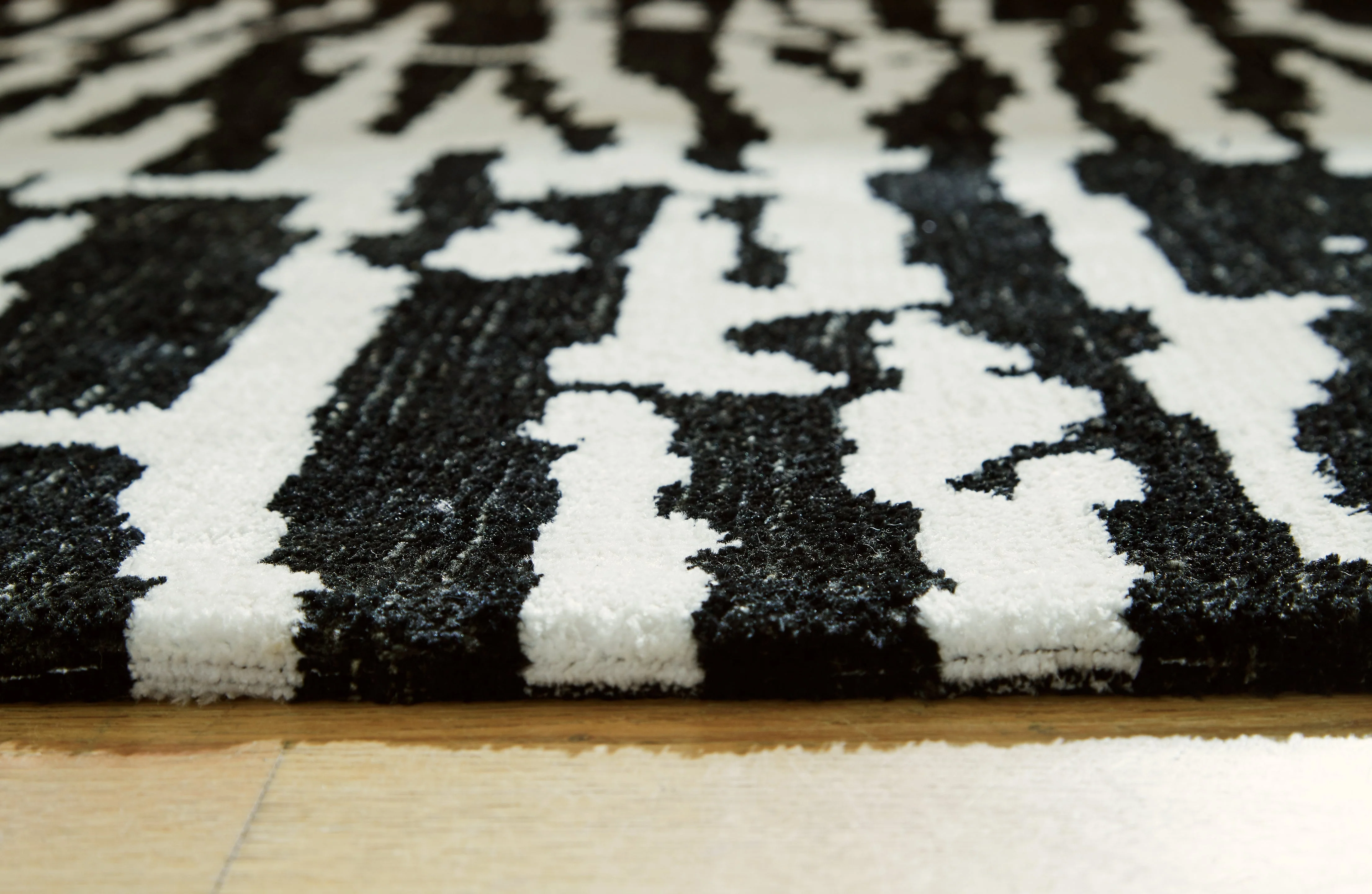 Bramshaw Black/Ivory Medium Rug - Image 3