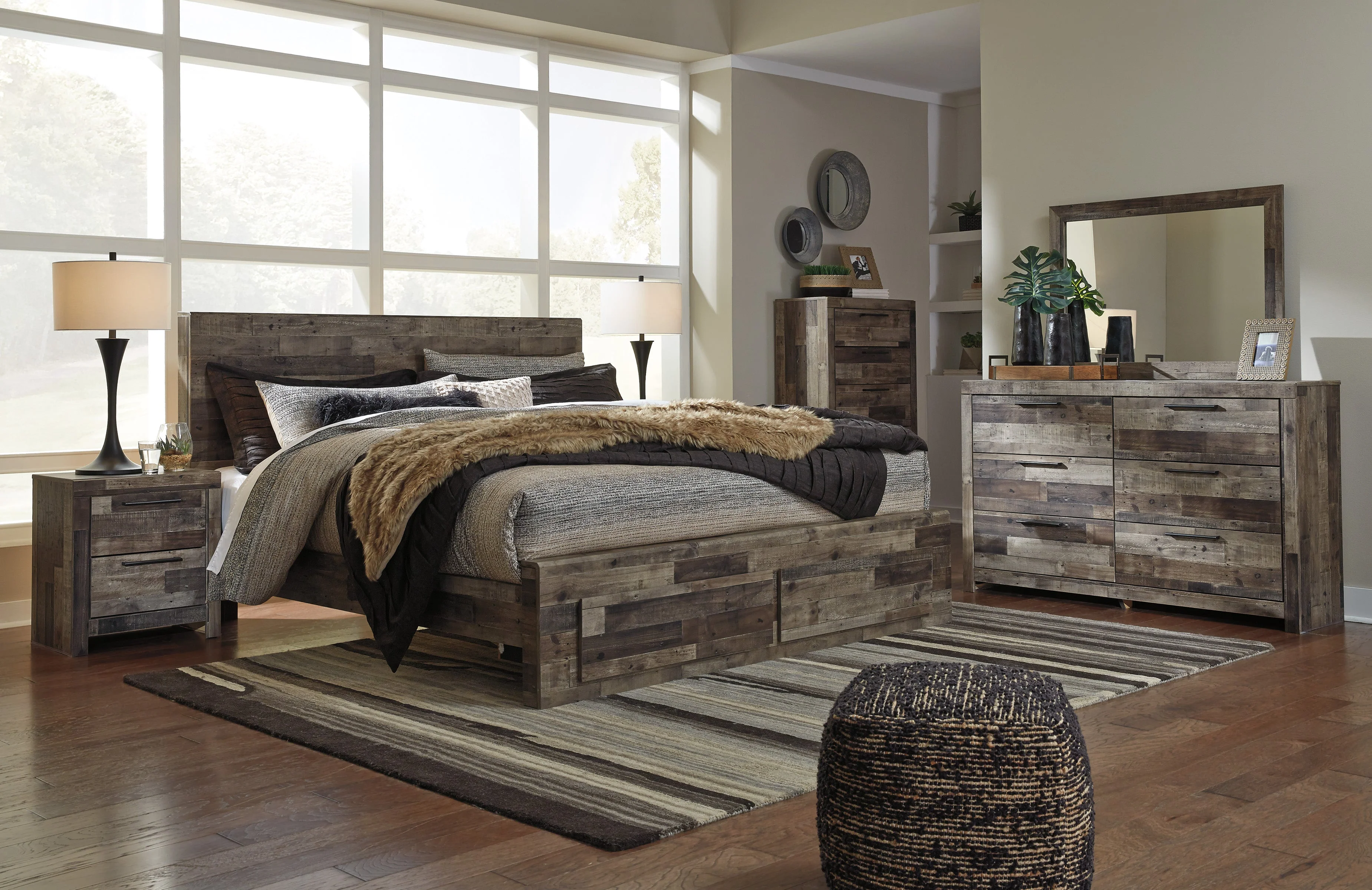 Derekson Multi Gray Storage Platform Bedroom Set