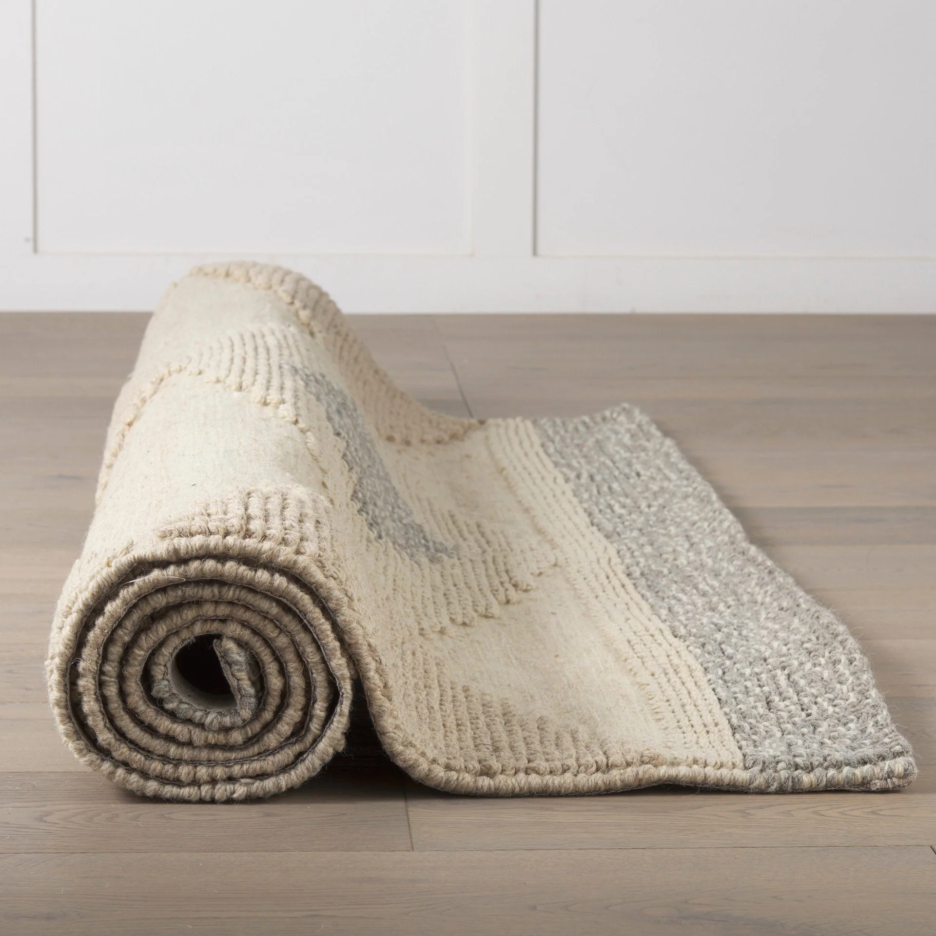 Emory 8x10 Gray Wool Hand Woven Diamond Patterned Rug - Image 2