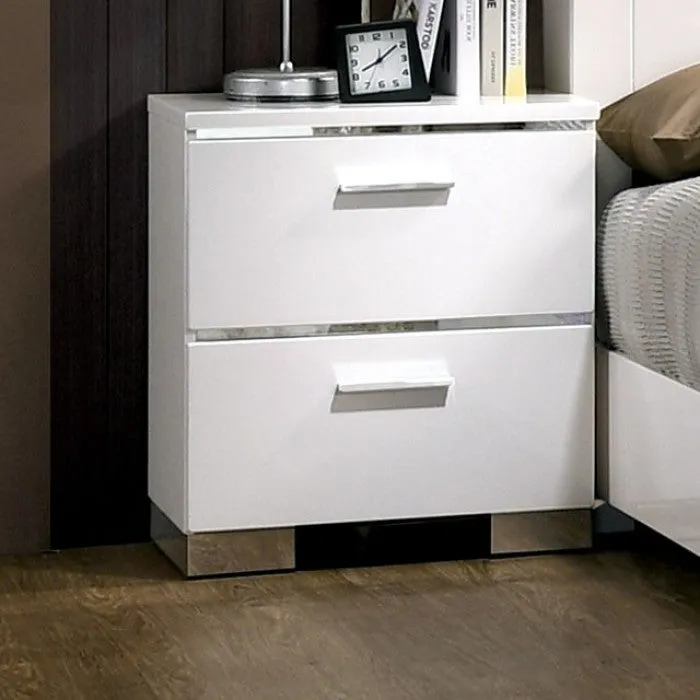 Erlach White/Chrome 5-Piece Queen Bedroom Set - Image 3