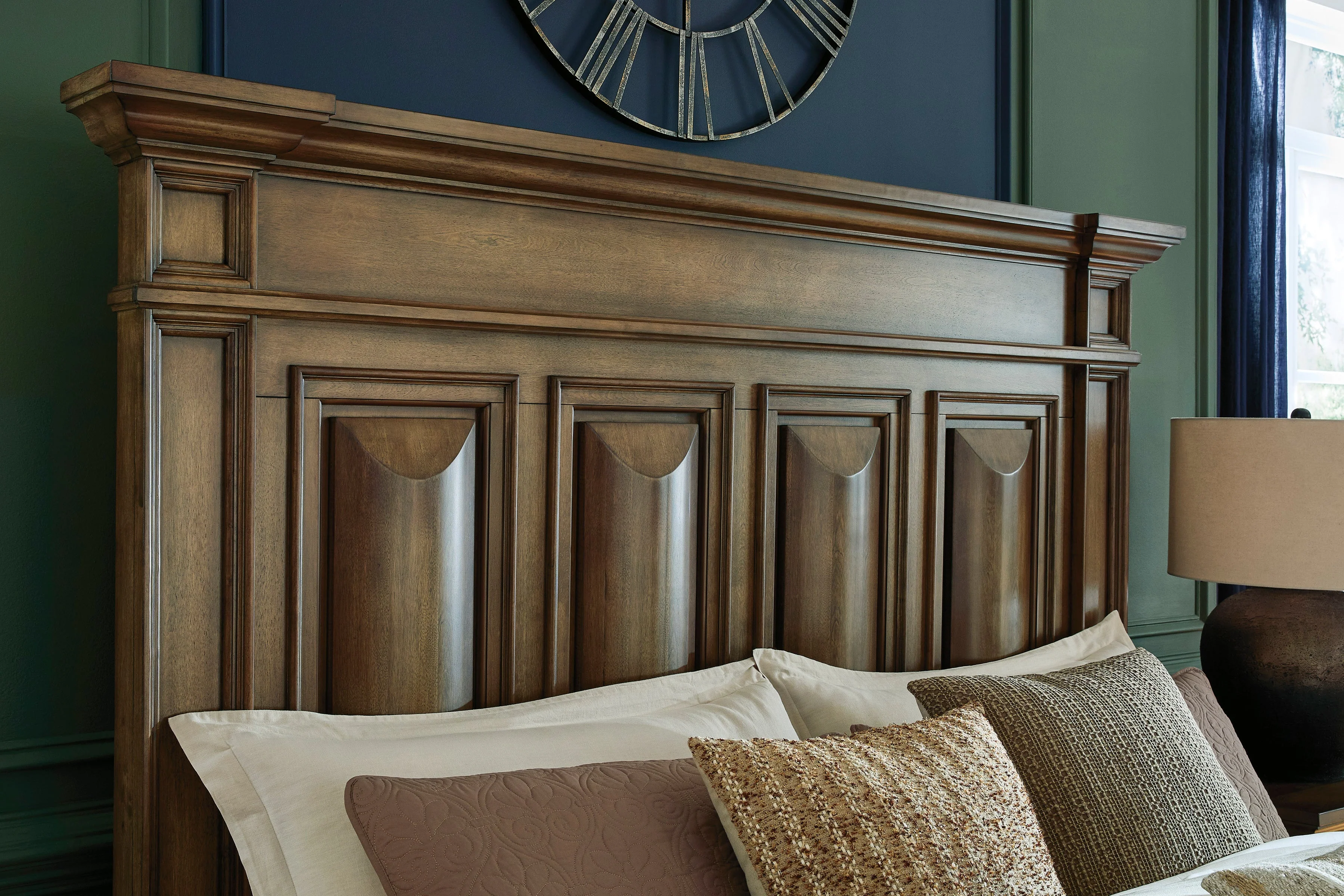 Frantanna Brown Panel Storage Bedroom Set - Image 8