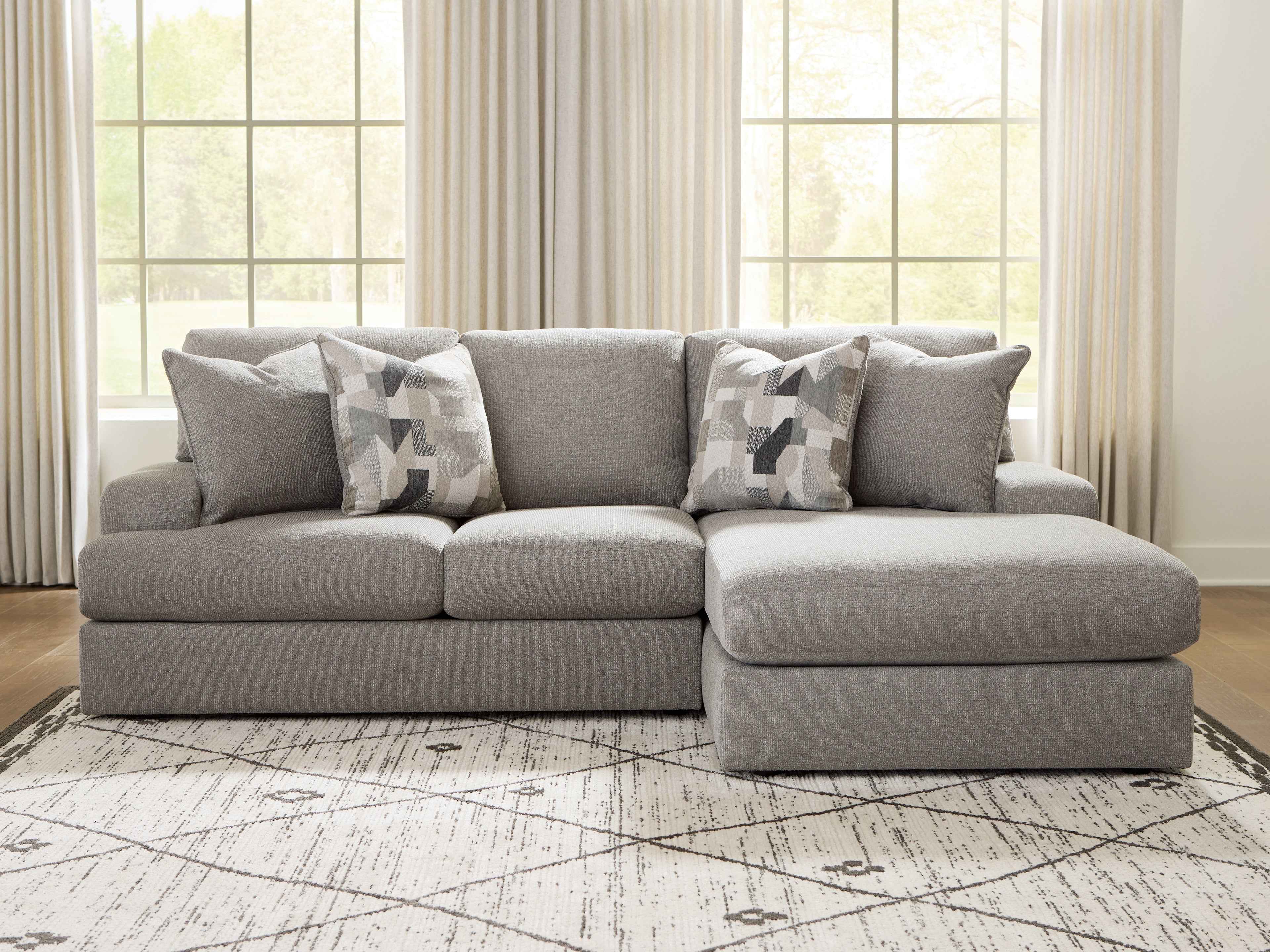 Lindon Smoke 2-Piece Sectional with Chaise