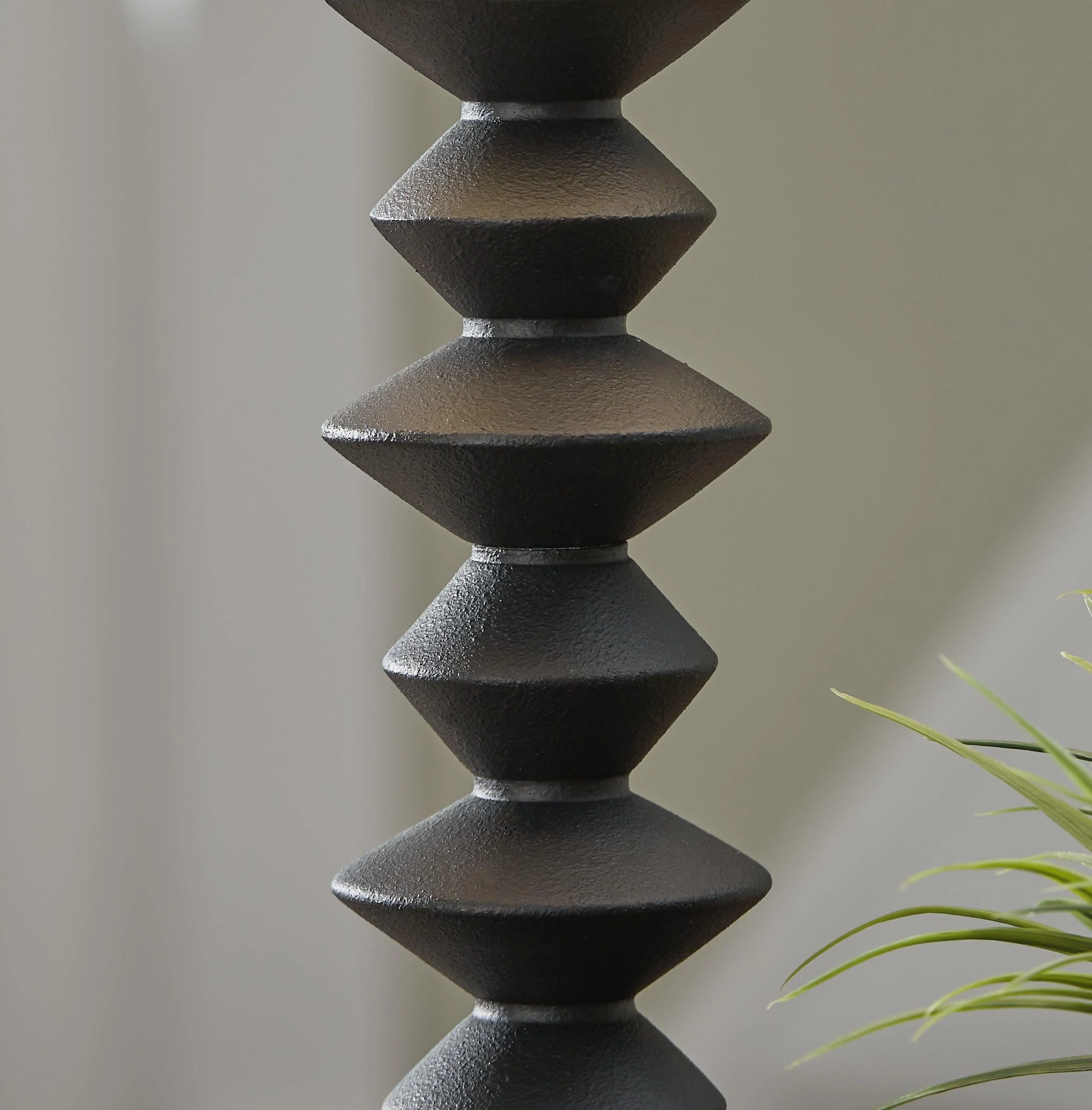 Luanndon Black Buffet Lamp - Image 3