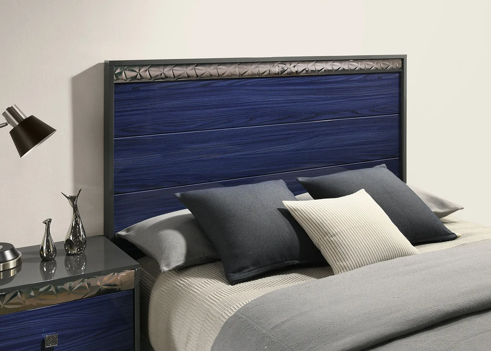 Morcote Ash Gray/Indigo Blue Queen Bed - Image 2