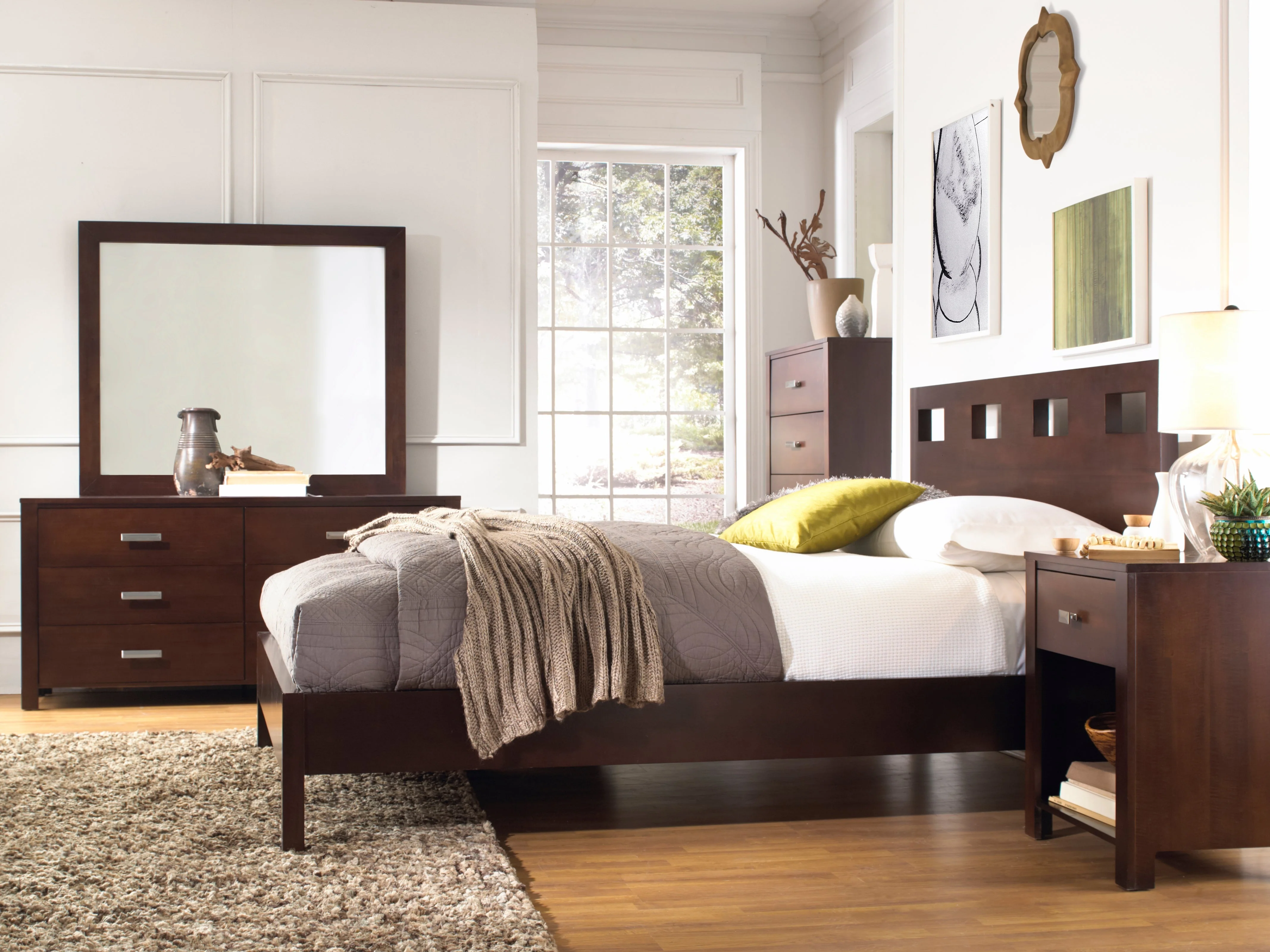 Riva Wood Queen Bed in Chocolate Brown - Image 2