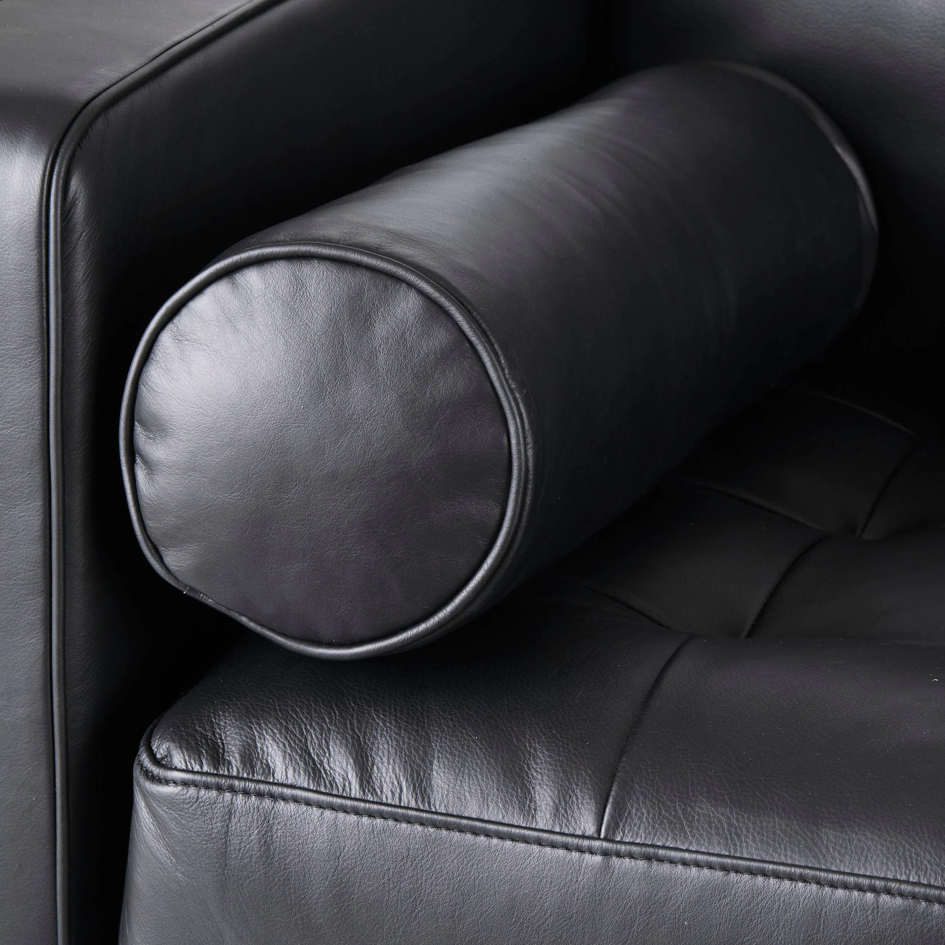 Svend Sofa In Black - Image 9