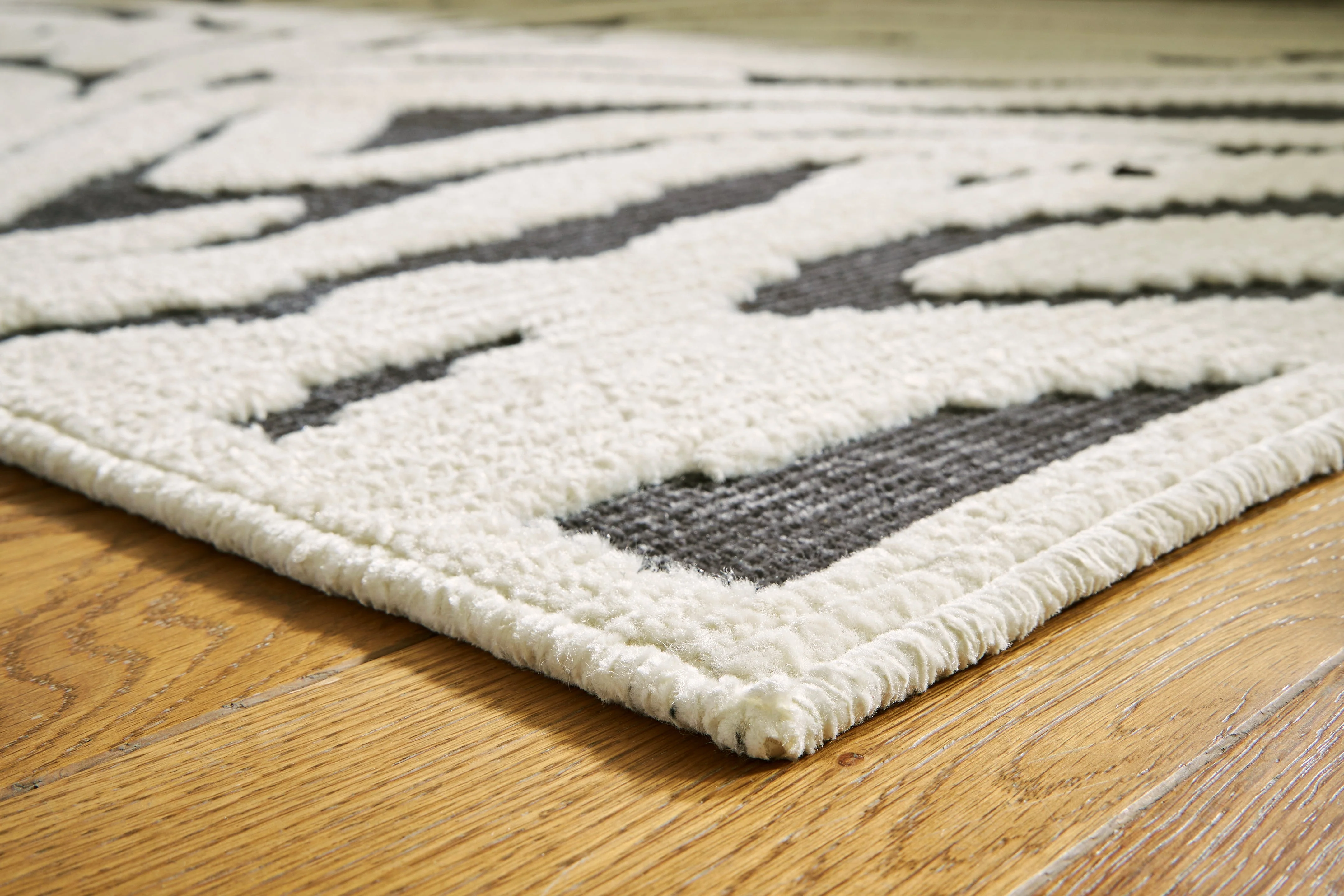 Thomwith Black/Ivory Large Rug - Image 3
