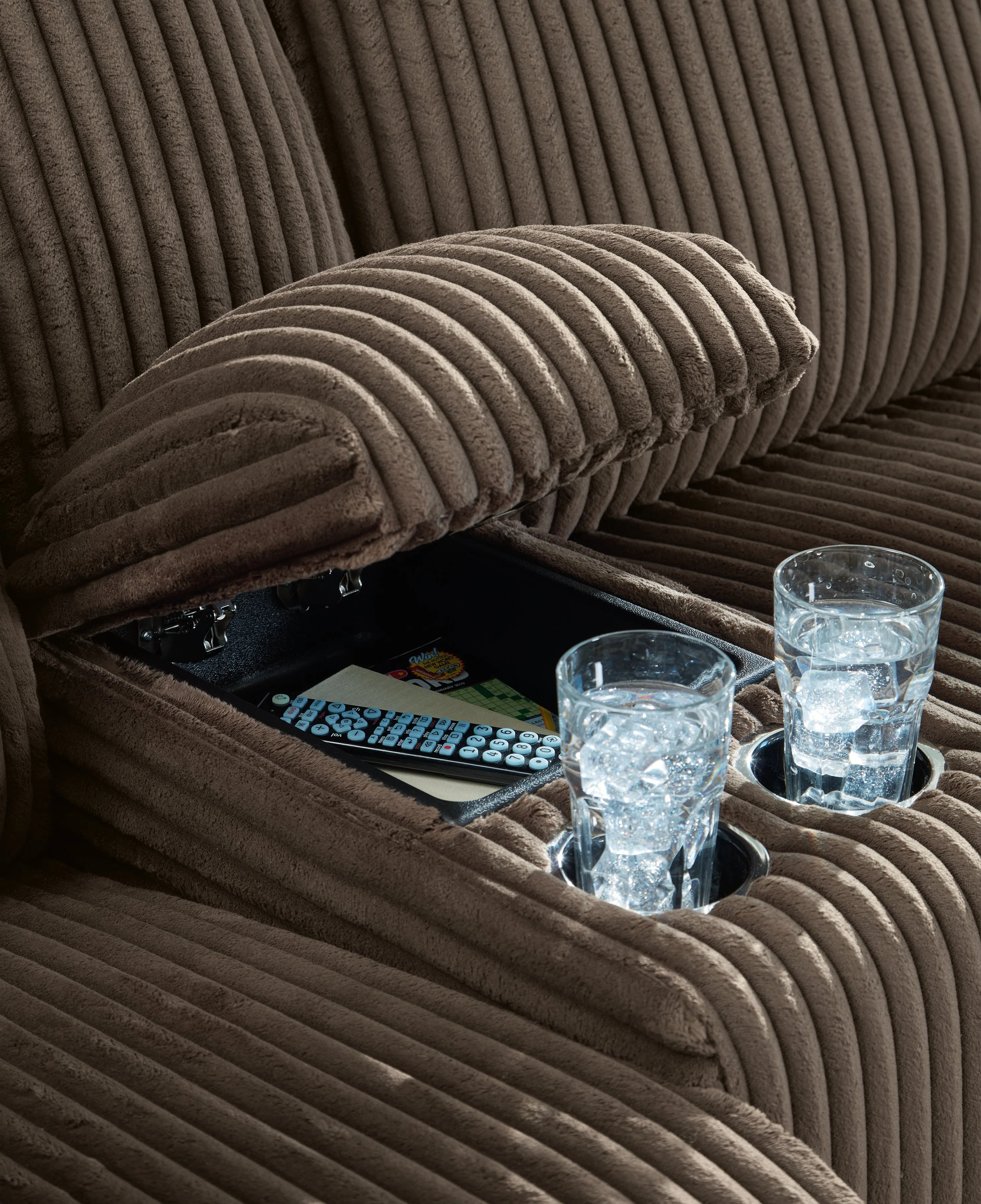 Top Tier 6-Piece Sectional with Recliner in Chocolate - Image 13